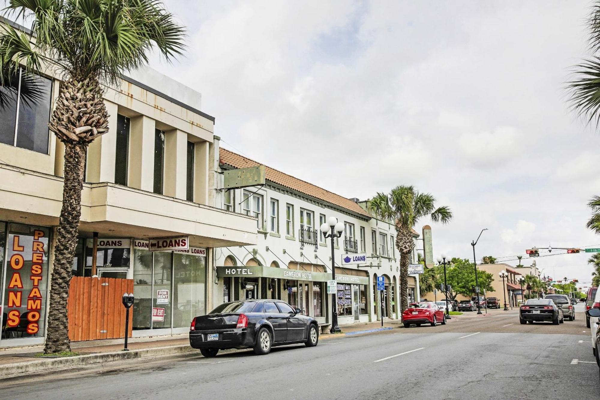 Oyo Historic Cameron Hotel Brownsville I-69E Exterior photo