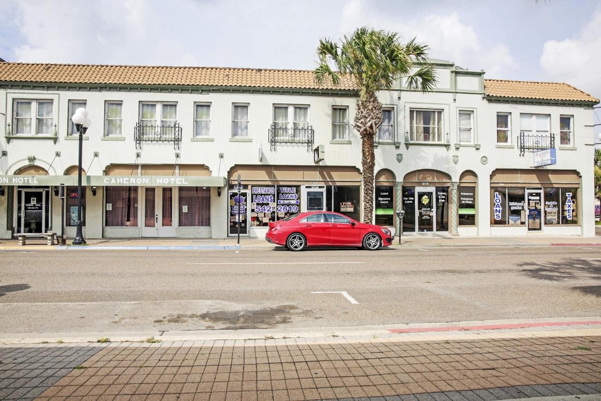 Oyo Historic Cameron Hotel Brownsville I-69E Exterior photo