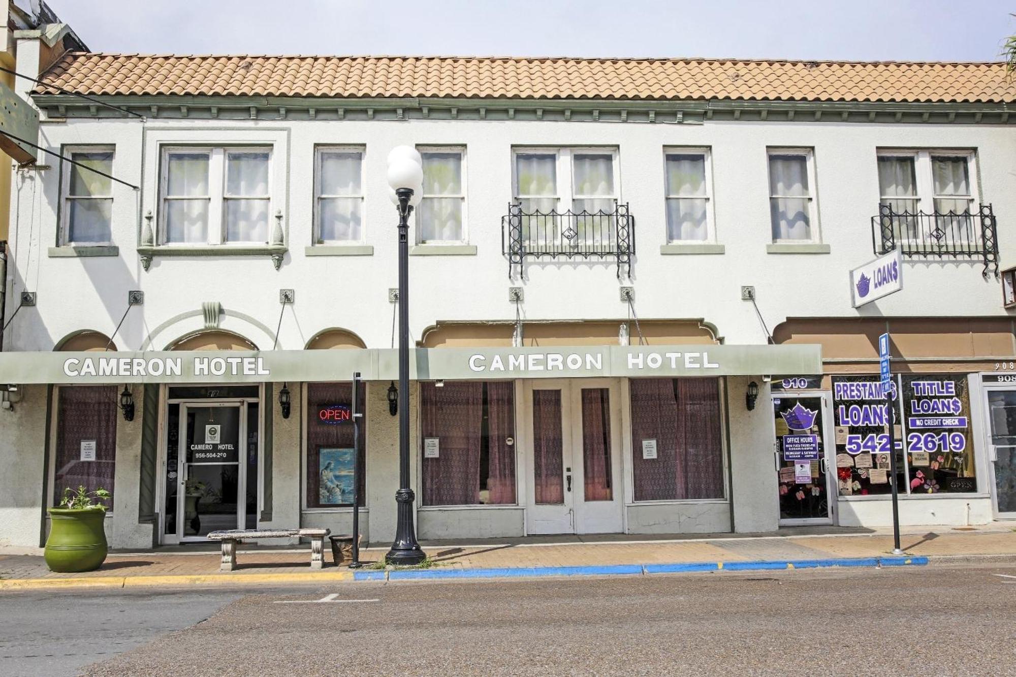 Oyo Historic Cameron Hotel Brownsville I-69E Exterior photo